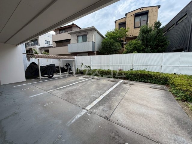 28/30 駐車場