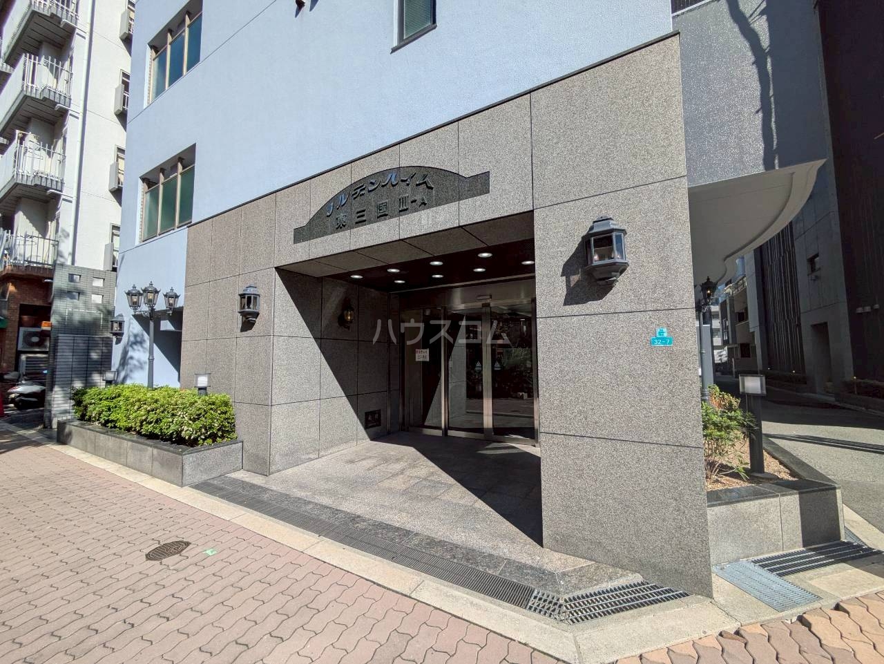 18/28 エントランス