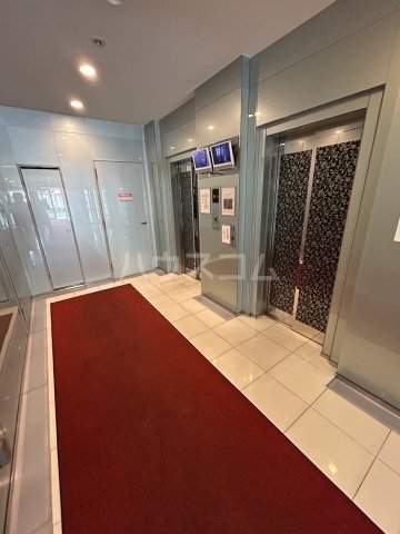 19/30 エントランス