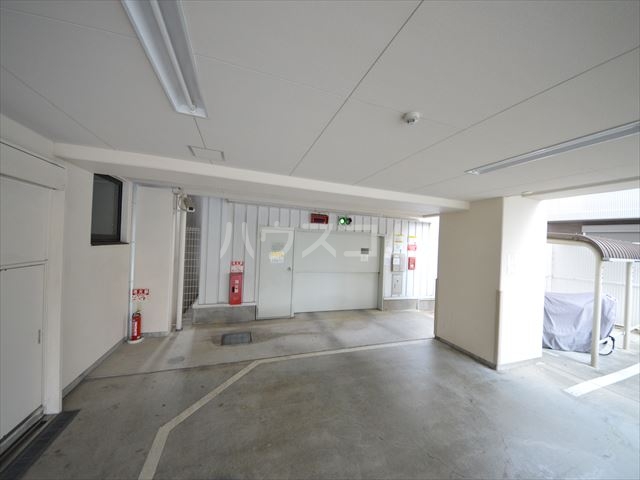 23/30 駐車場