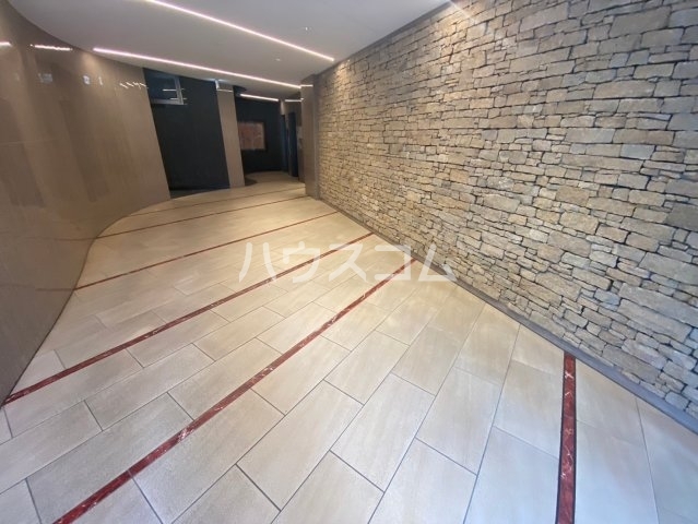 27/30 エントランス