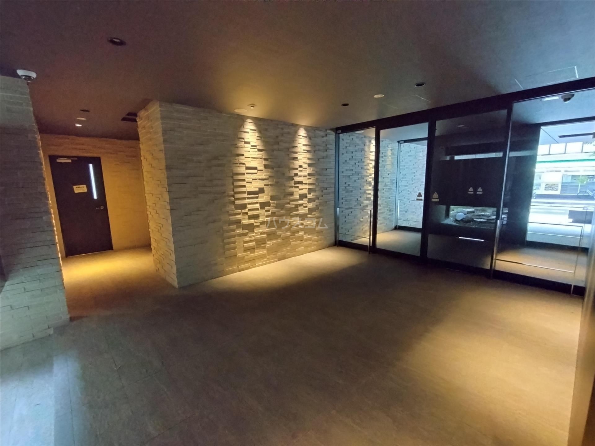 25/30 エントランス