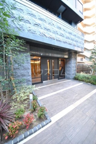 21/30 エントランス