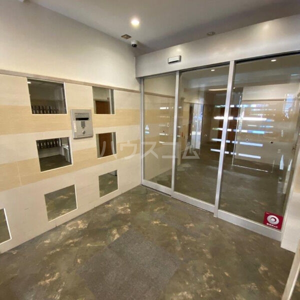 21/30 エントランス