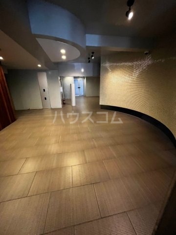 28/30 エントランス