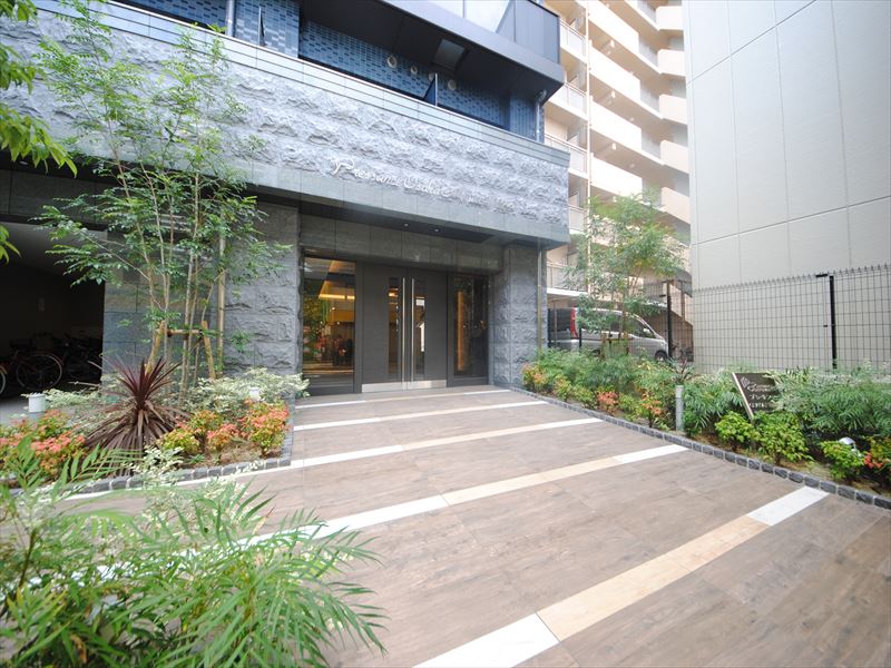 24/30 エントランス