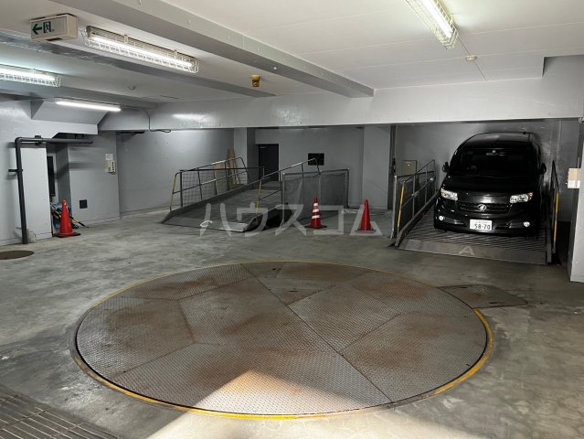 27/30 駐車場