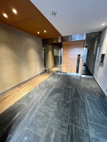 26/30 エントランス