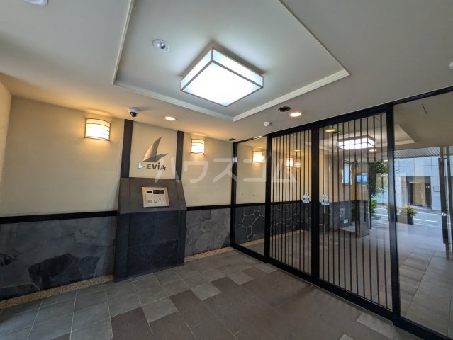 22/30 エントランス