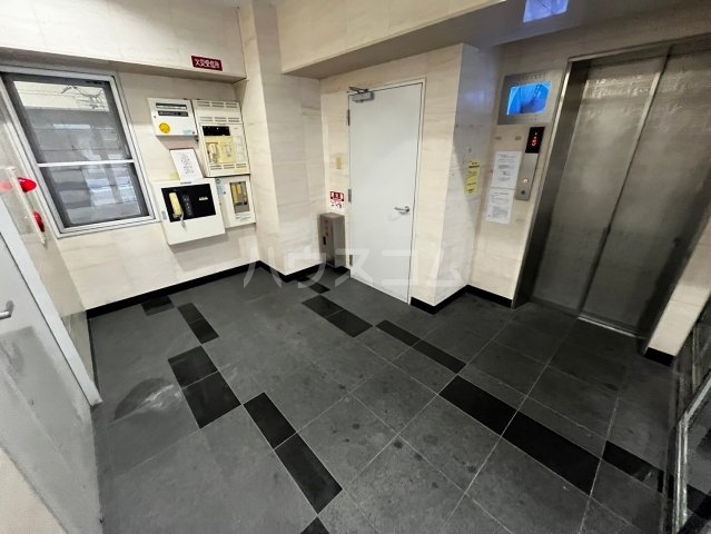 25/30 エントランス