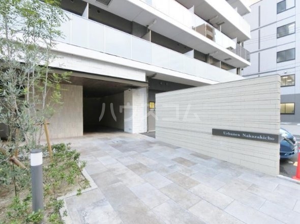 17/27 エントランス