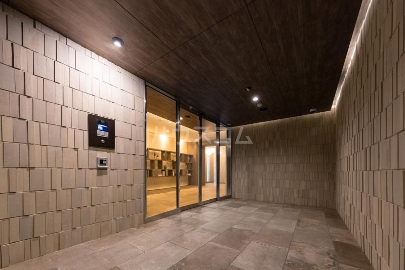 22/30 エントランス