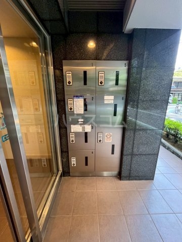 27/30 エントランス