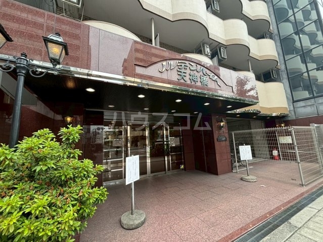 24/30 エントランス