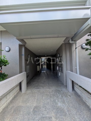 27/30 エントランス