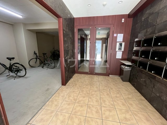 25/30 エントランス