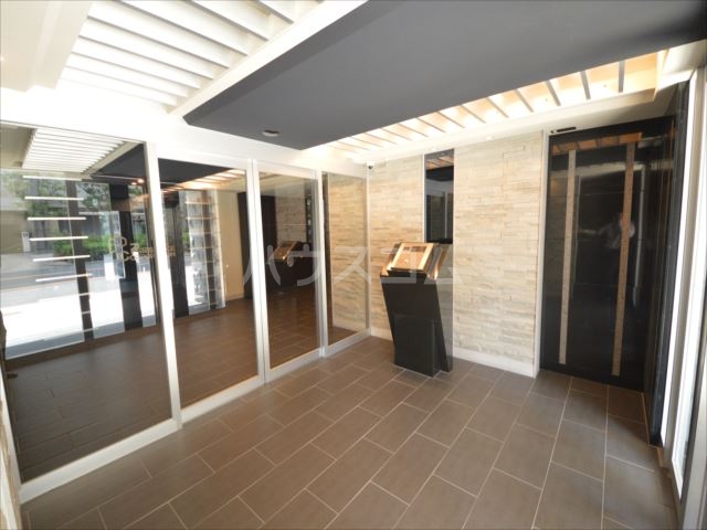 22/30 エントランス