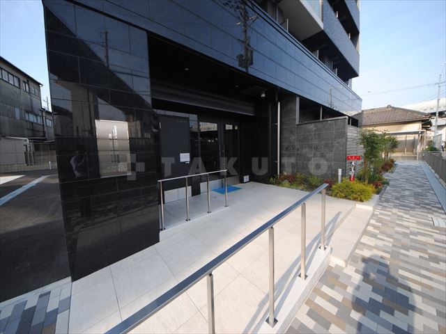 22/30 エントランス