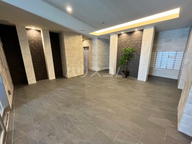 25/30 エントランス