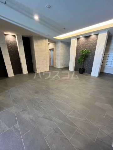 27/30 エントランス