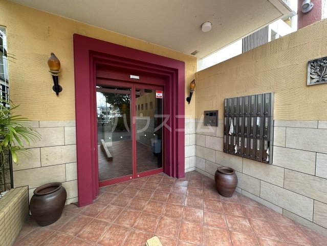 25/30 エントランス