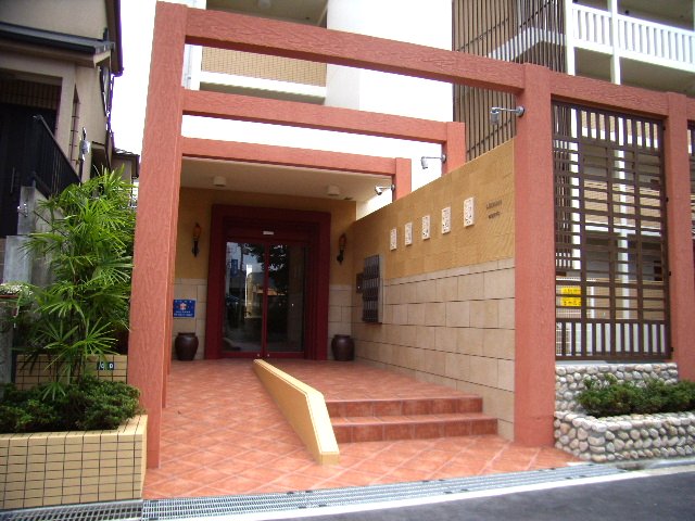 21/30 エントランス