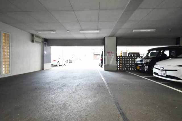 28/30 駐車場