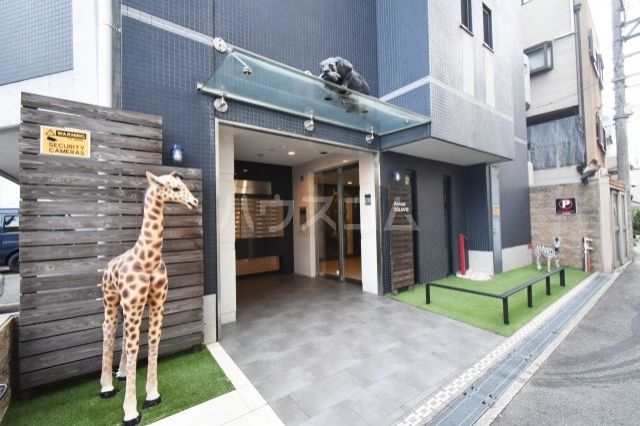 27/30 エントランス