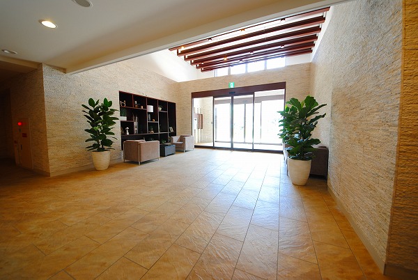 28/30 エントランス