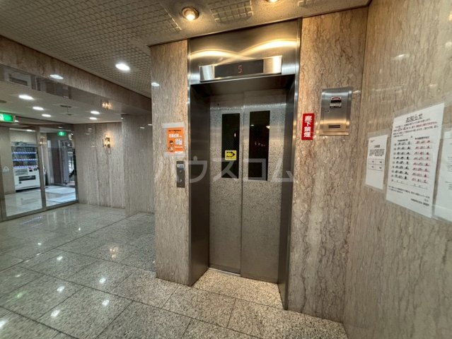 26/29 エントランス