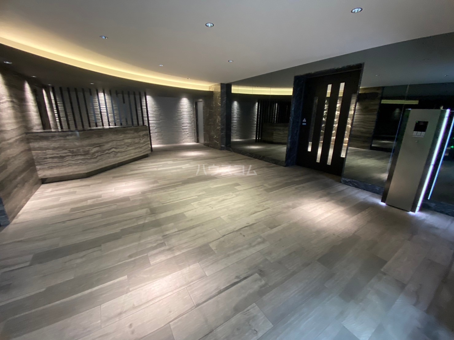 17/26 エントランス