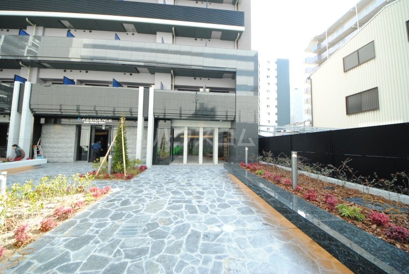 21/30 エントランス