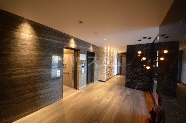 20/27 エントランス