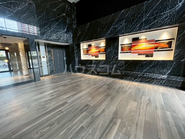 25/30 エントランス