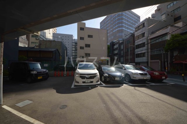 27/30 駐車場