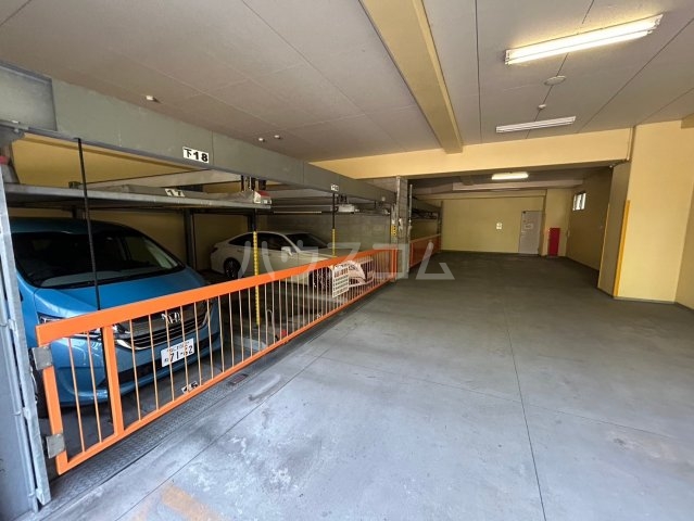 26/30 駐車場