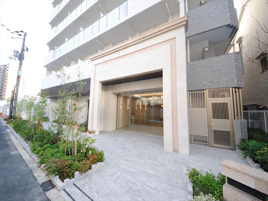 22/30 エントランス