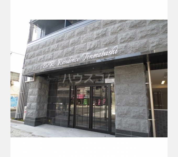 24/30 エントランス