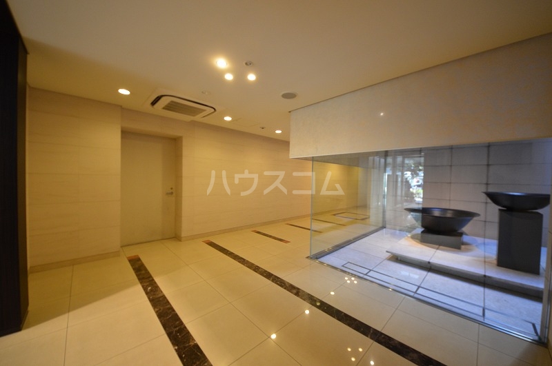 21/30 エントランス