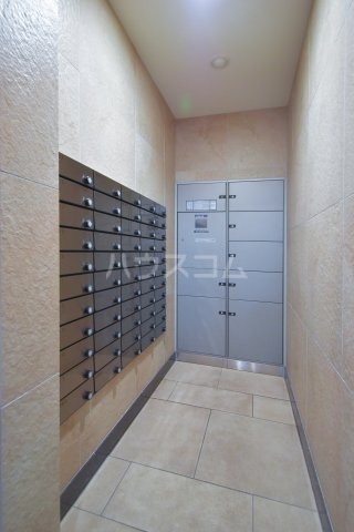 23/30 エントランス