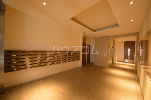 27/30 エントランス