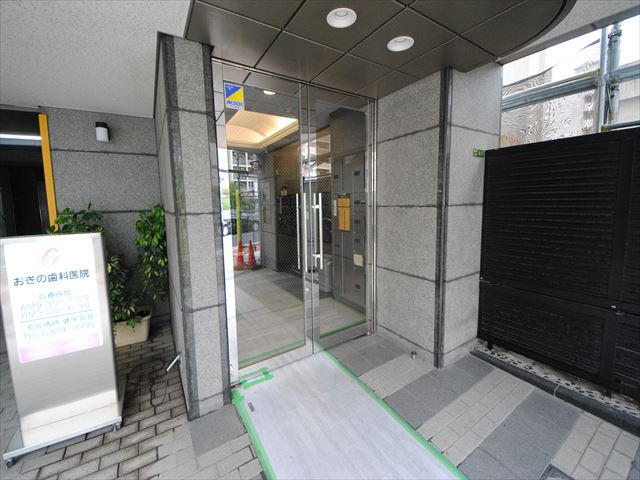 22/30 エントランス