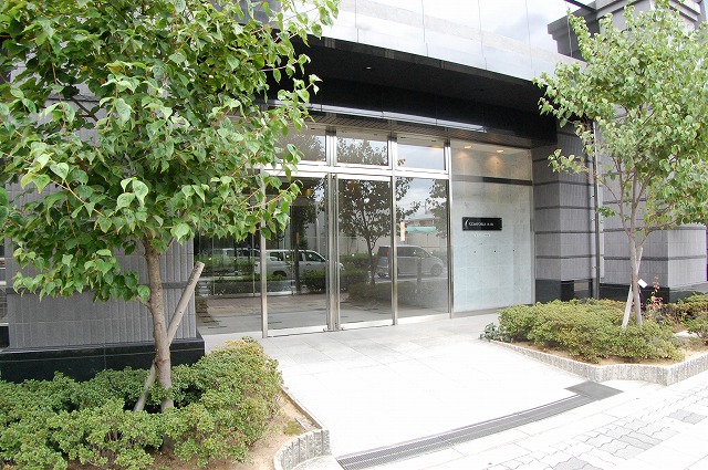 18/28 エントランス