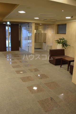 27/30 エントランス