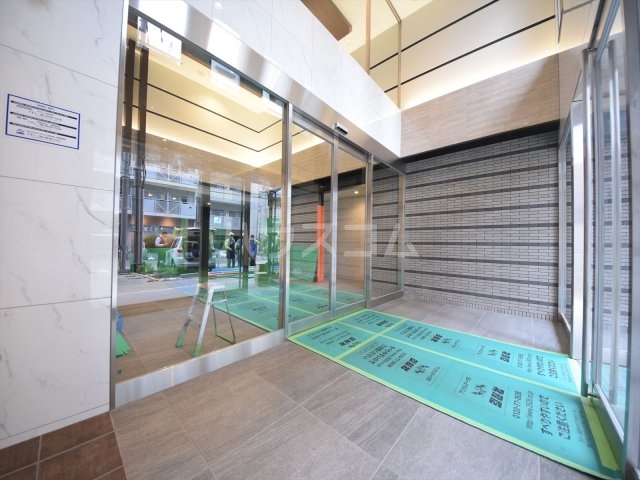 21/30 エントランス