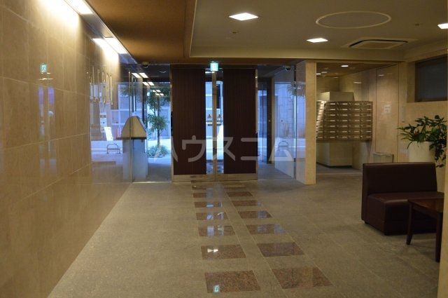 21/27 エントランス