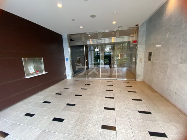 17/27 エントランス