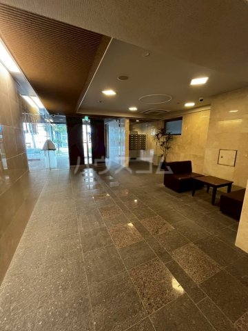 25/30 エントランス