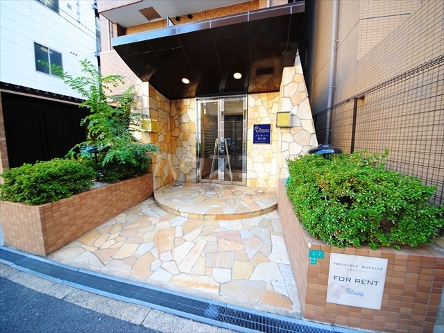 17/27 エントランス