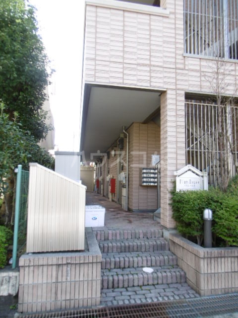 22/23 エントランス